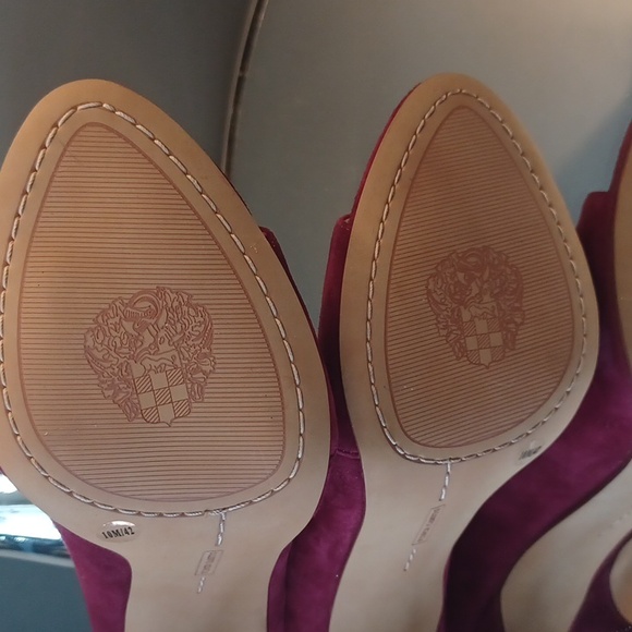 Vince Camuto size 10. Maroon asymmetrical peep toe heels. Brand new,never worn. - Picture 5 of 9
